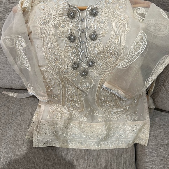 Like new girl 6  to 7 party dresses  Pakistani boutique - Picture 7 of 11